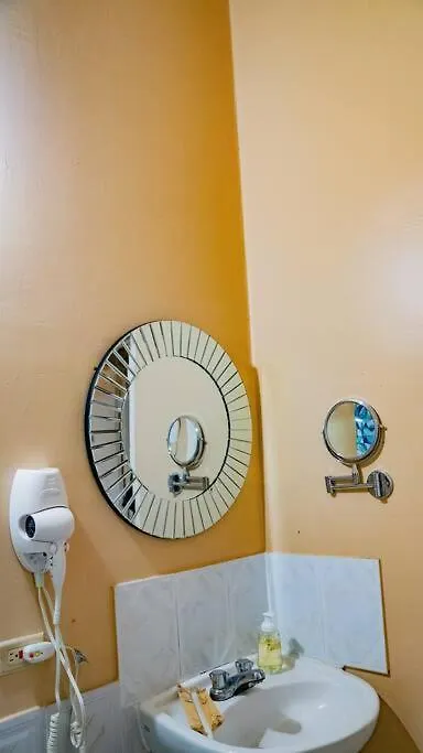 Serene Artistry - Secure 1-Br Haven In Ocho Rios Jamaica Mammee Bay Διαμέρισμα