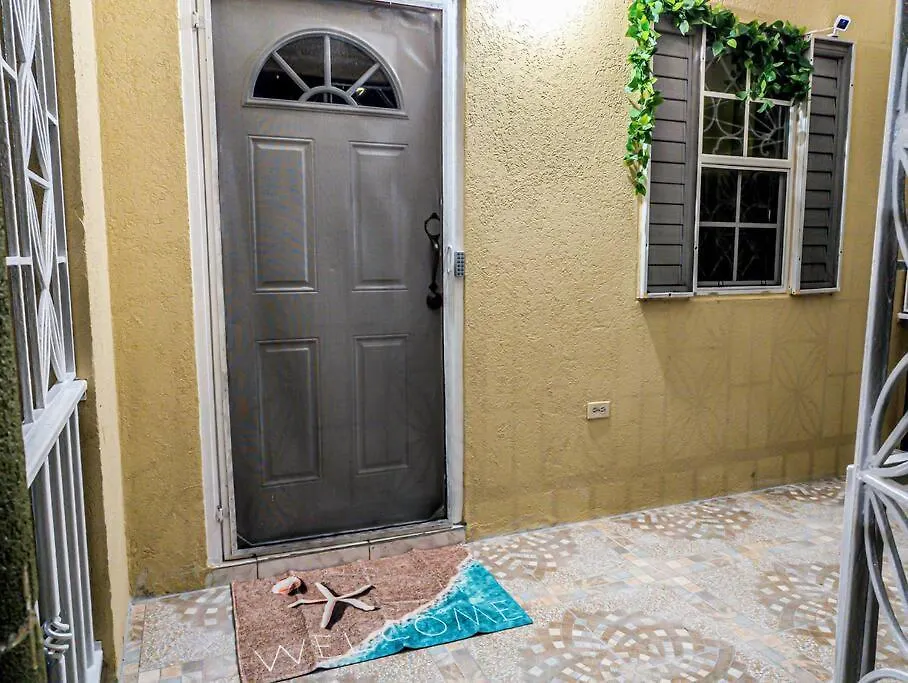 Serene Artistry - Secure 1-Br Haven In Ocho Rios Jamaica Mammee Bay Apartment